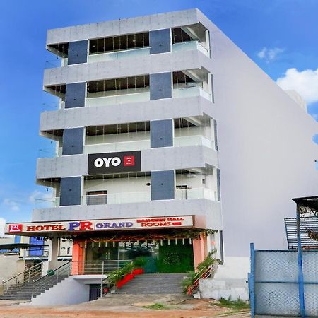 Hotel O Pr Grand Khammam Exteriör bild