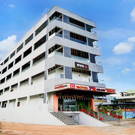 Hotel O Pr Grand Khammam Exteriör bild