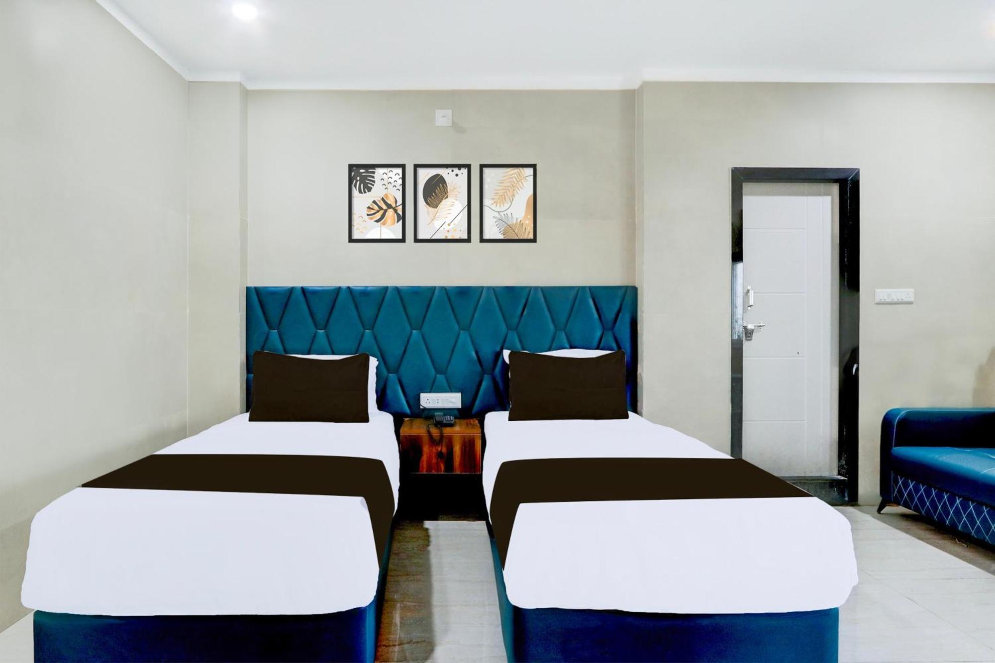 Hotel O Pr Grand Khammam Exteriör bild
