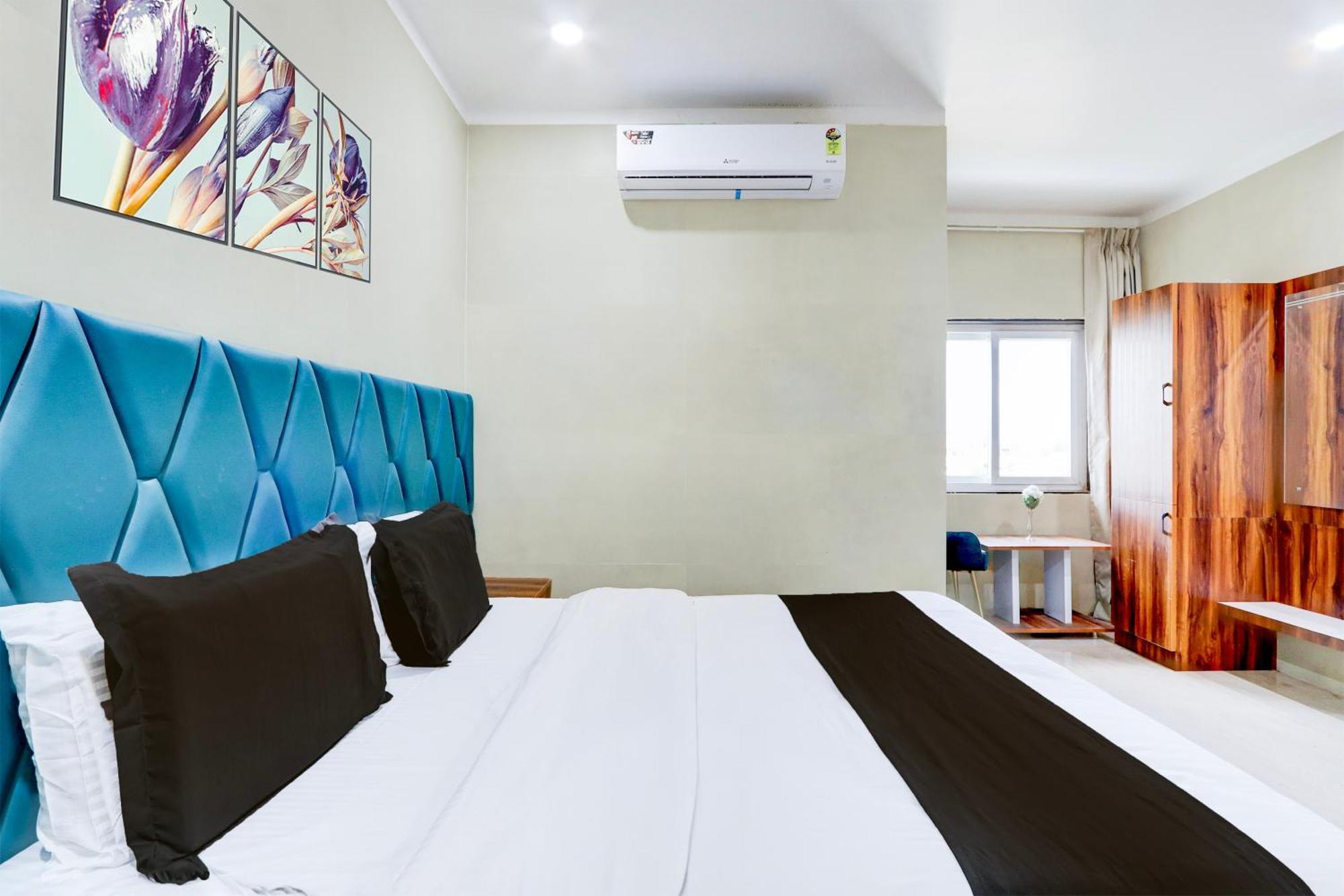 Hotel O Pr Grand Khammam Exteriör bild