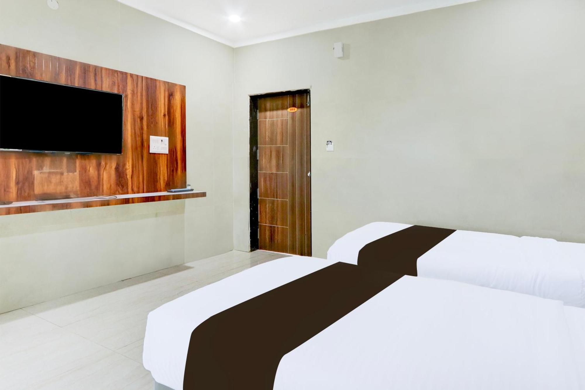 Hotel O Pr Grand Khammam Exteriör bild