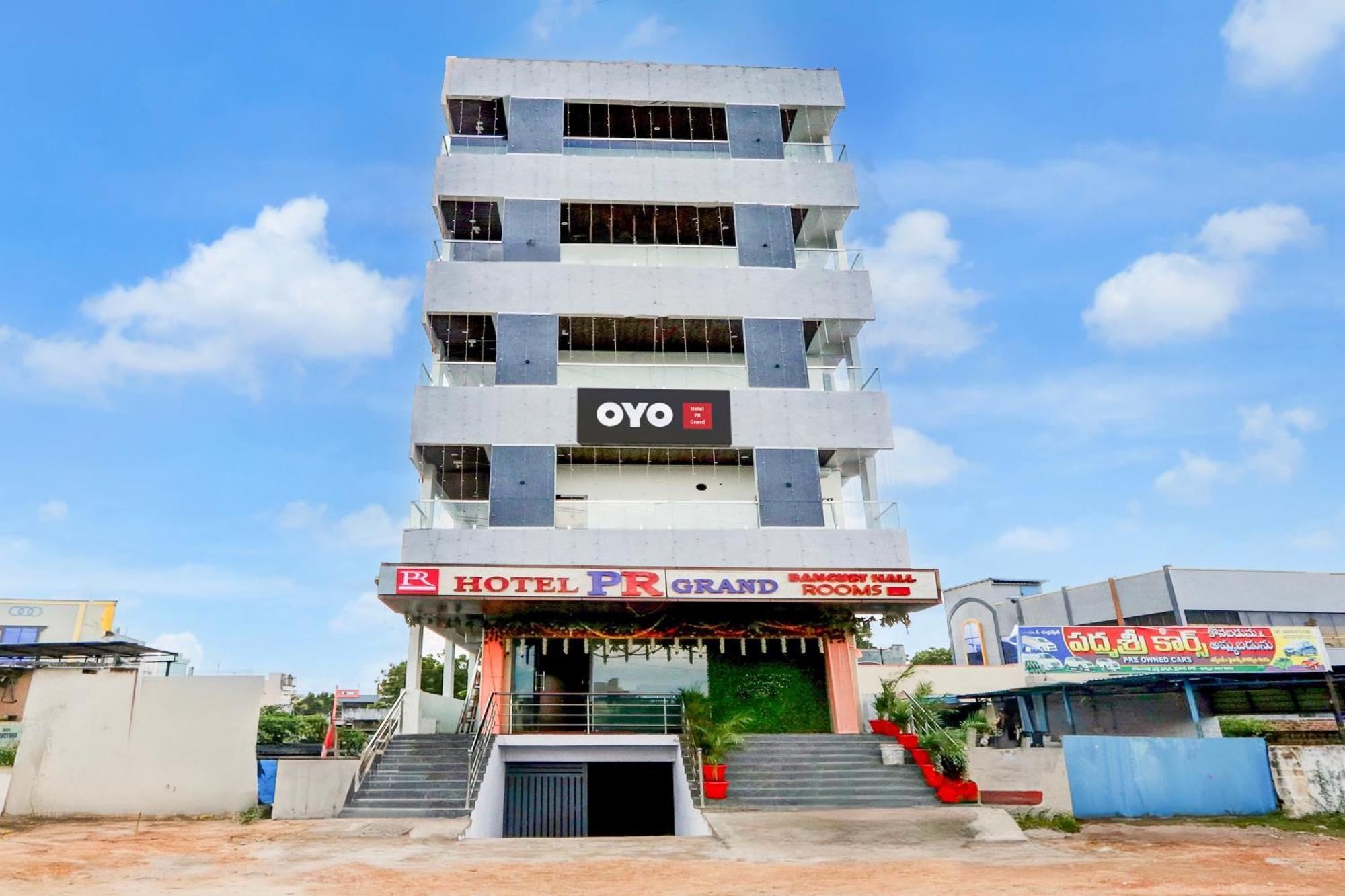 Hotel O Pr Grand Khammam Exteriör bild
