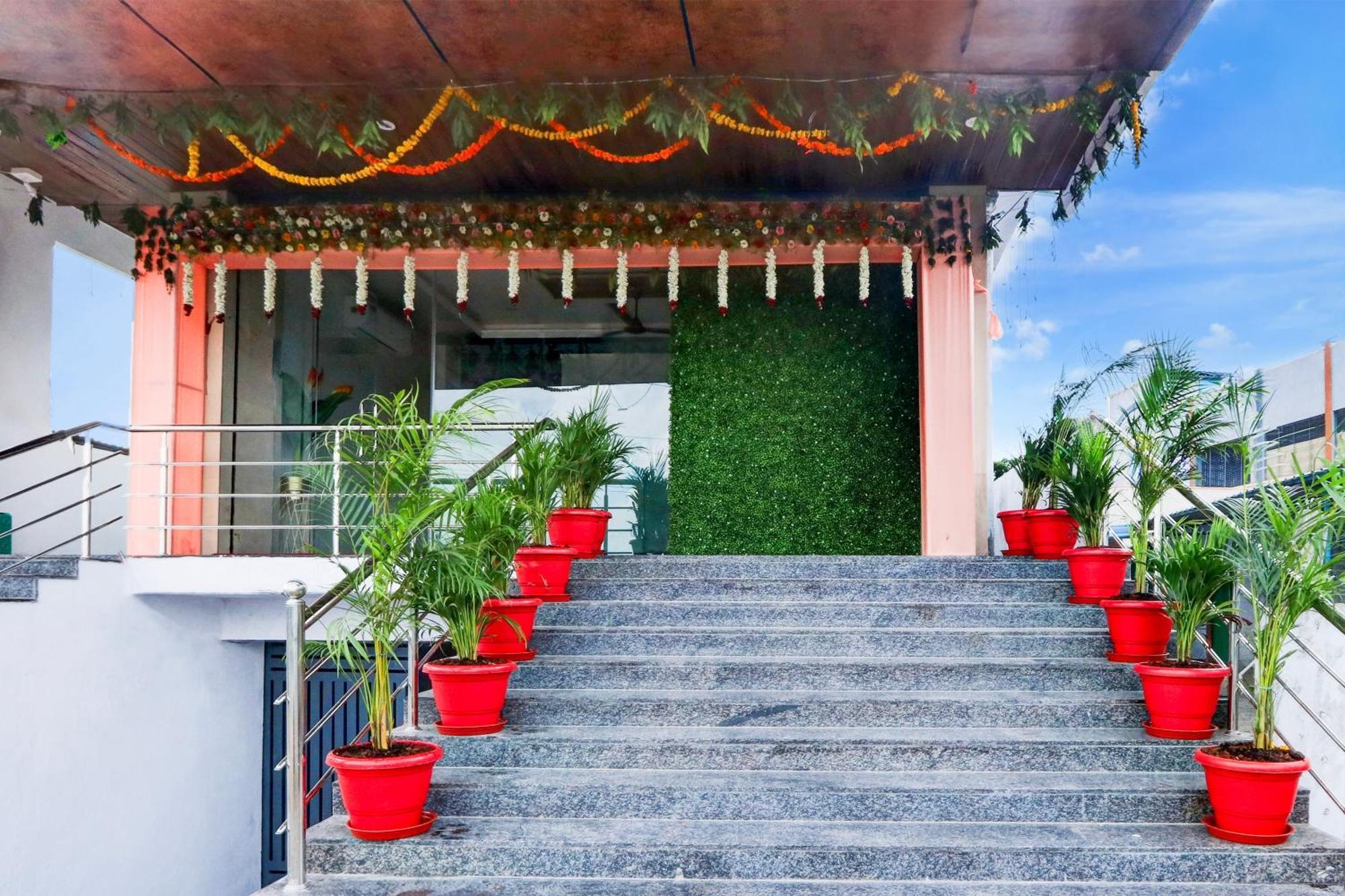 Hotel O Pr Grand Khammam Exteriör bild