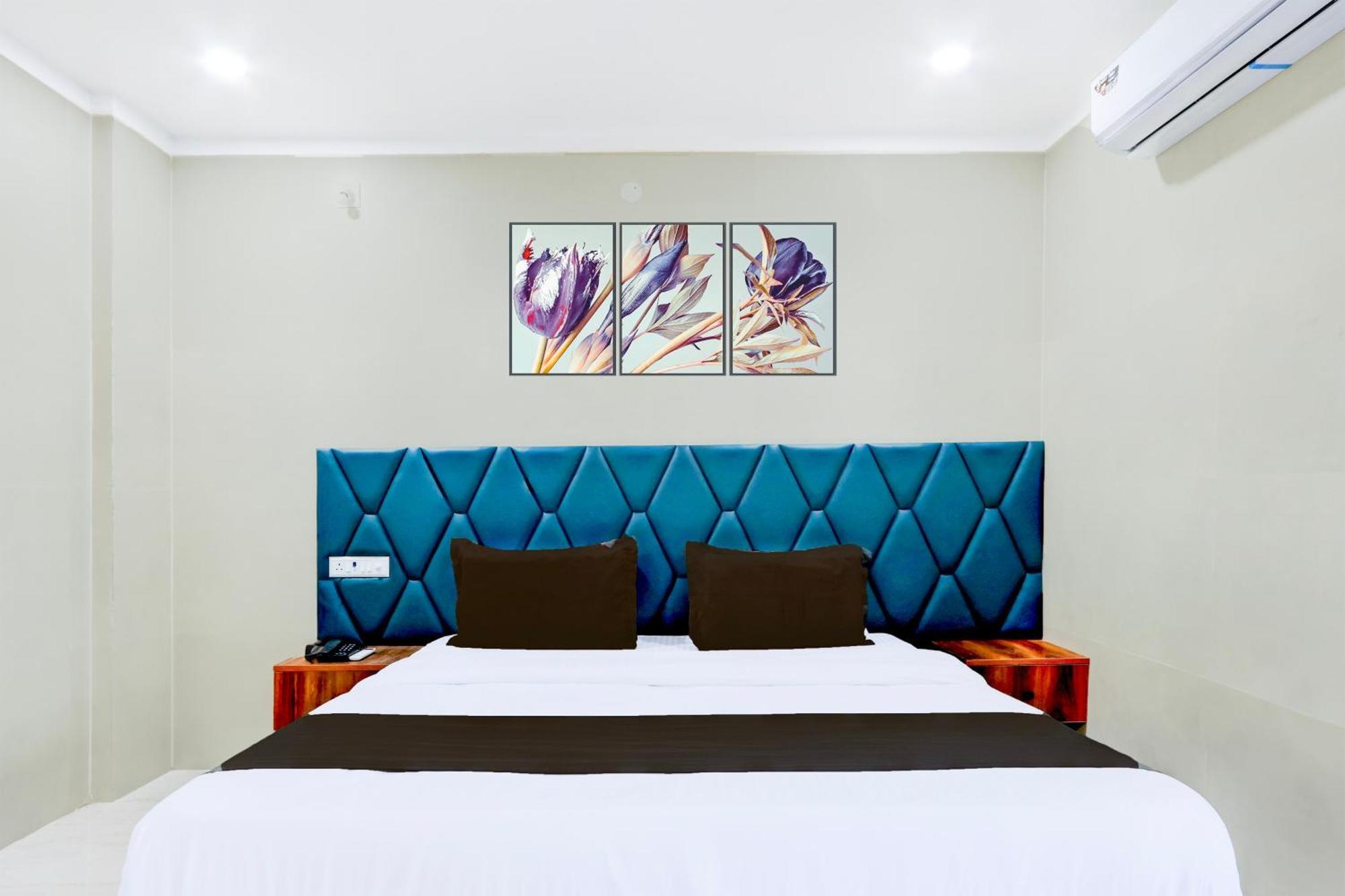 Hotel O Pr Grand Khammam Exteriör bild
