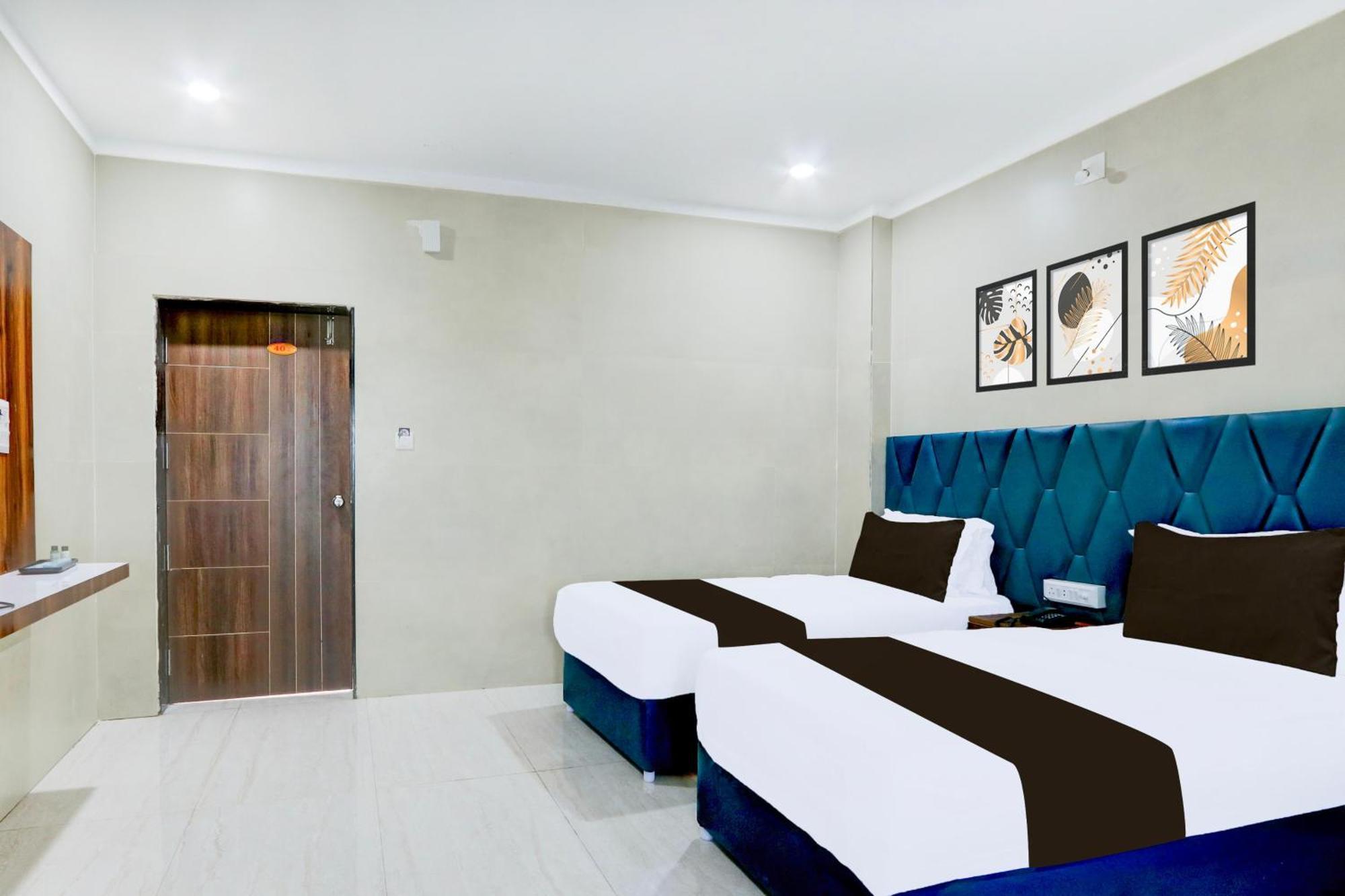 Hotel O Pr Grand Khammam Exteriör bild