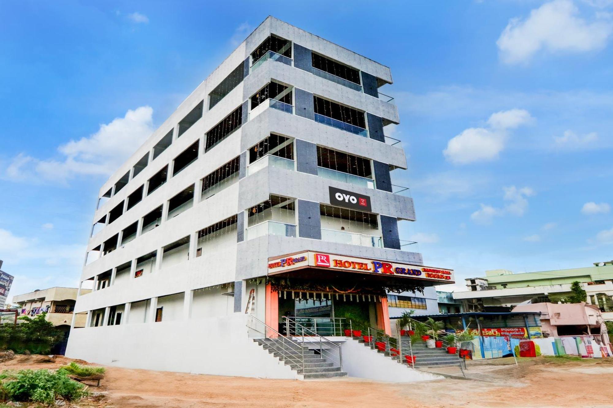Hotel O Pr Grand Khammam Exteriör bild